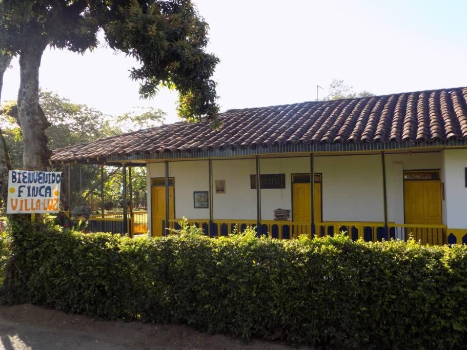 Casa Finca Villa Luz A 800 Mts Del Parque Del Cafe Montenegro Bagian luar foto