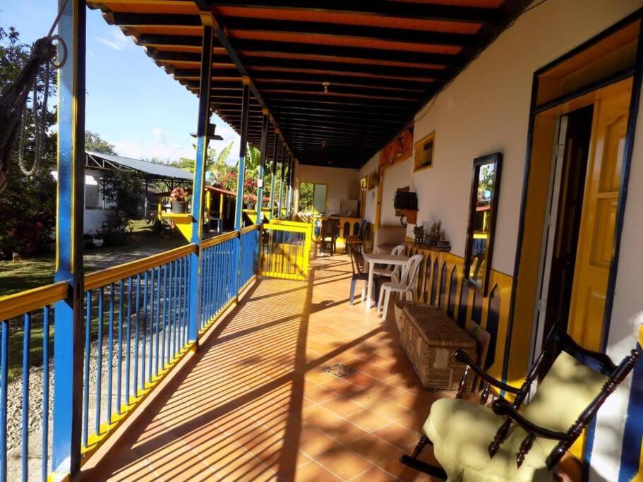 Casa Finca Villa Luz A 800 Mts Del Parque Del Cafe Montenegro Bagian luar foto