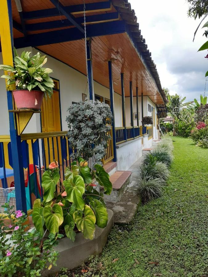 Casa Finca Villa Luz A 800 Mts Del Parque Del Cafe Montenegro Bagian luar foto