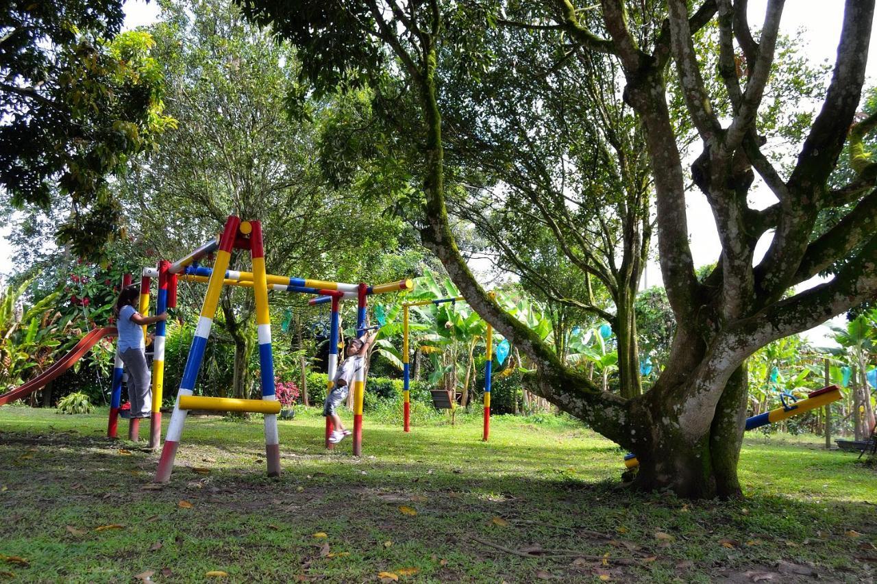 Casa Finca Villa Luz A 800 Mts Del Parque Del Cafe Montenegro Bagian luar foto
