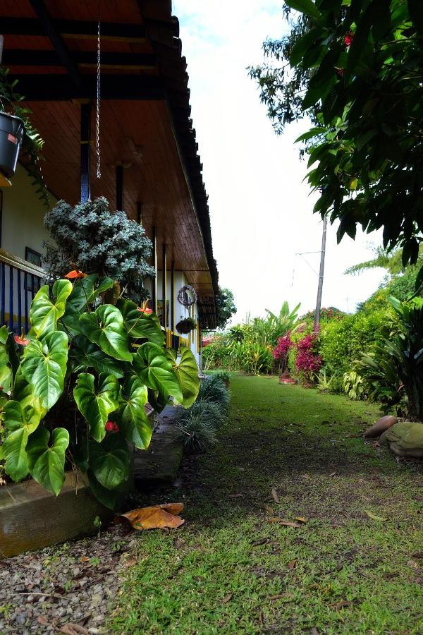 Casa Finca Villa Luz A 800 Mts Del Parque Del Cafe Montenegro Bagian luar foto