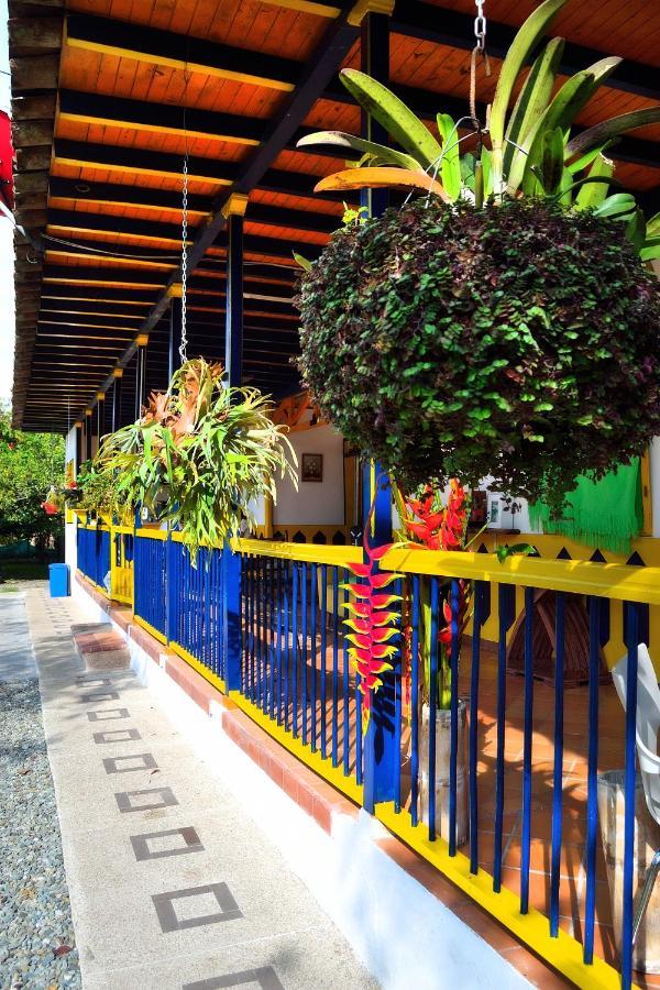 Casa Finca Villa Luz A 800 Mts Del Parque Del Cafe Montenegro Bagian luar foto
